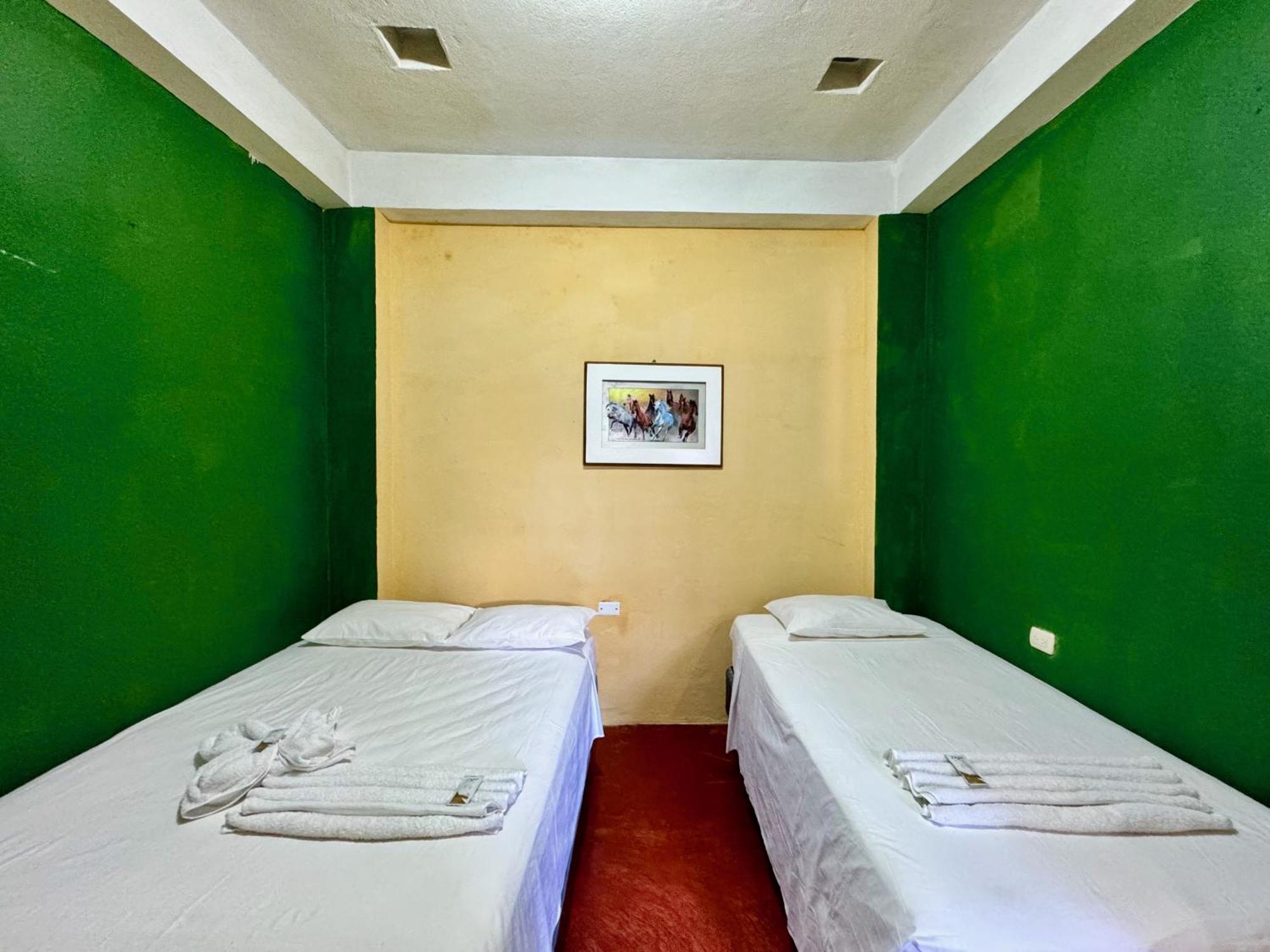 Hostal Los Girasoles By Hostal Inn Flores Buitenkant foto